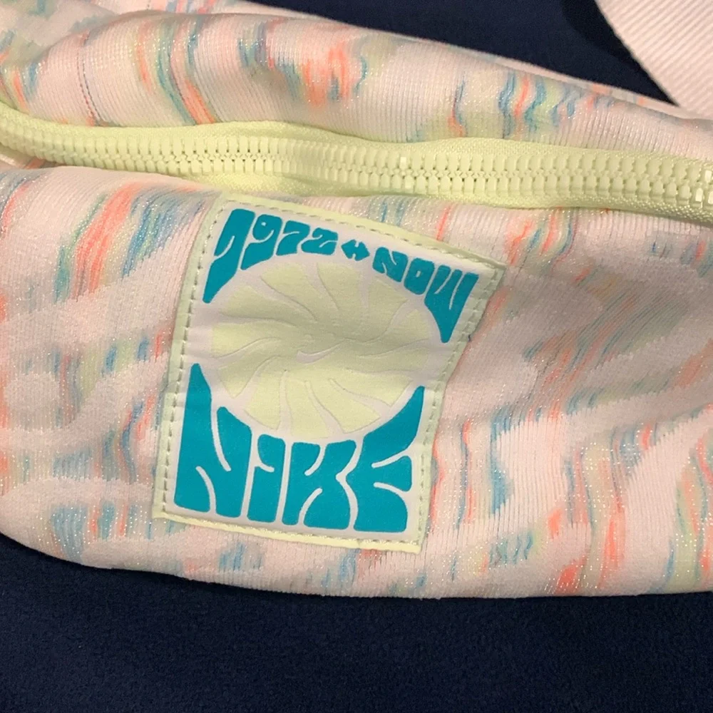 Large Nike fanny pack! NWT unisex